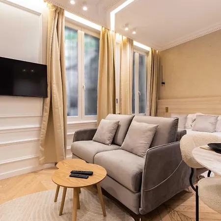Апартаменты Modern Near Place De La Nation Париж